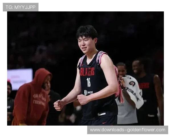 开拓者杨瀚森获出场时间，主帅肯定其进步